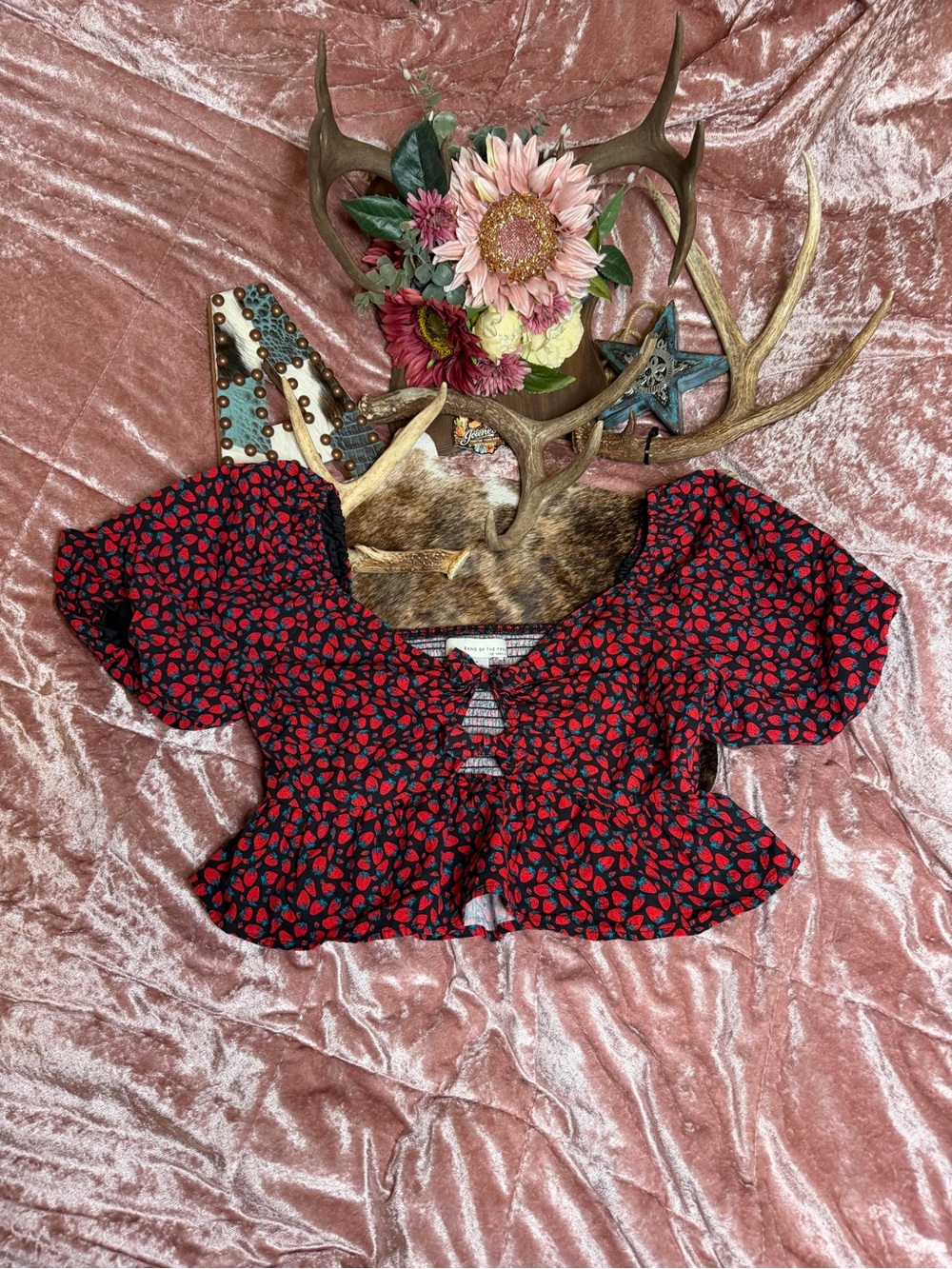 Band of the Free Strawberry Print Puff Sleeve Crop Top Size M